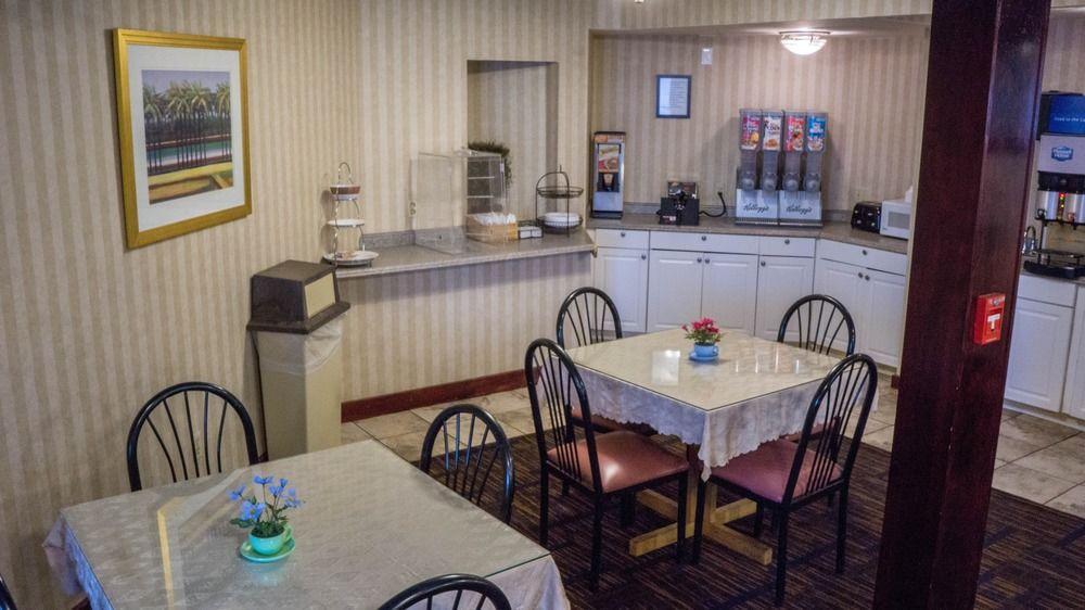 Red Roof Inn & Suites Newport - Middletown, Ri Екстер'єр фото